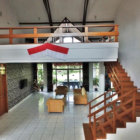 Vila Bunga Merah Gelatik Lembang Extérieur photo