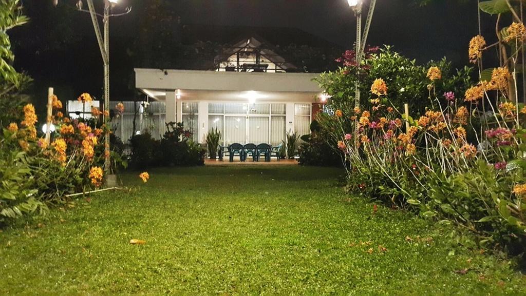 Vila Bunga Merah Gelatik Lembang Extérieur photo