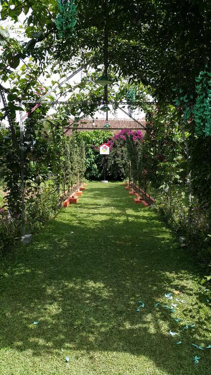 Vila Bunga Merah Gelatik Lembang Extérieur photo