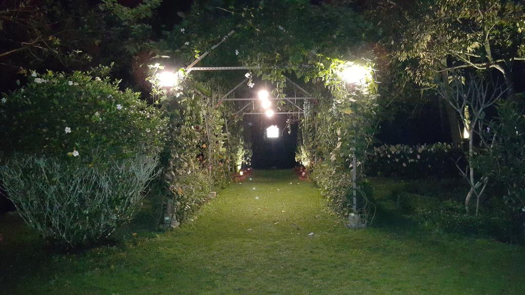 Vila Bunga Merah Gelatik Lembang Extérieur photo