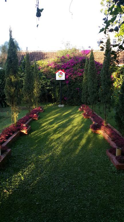 Vila Bunga Merah Gelatik Lembang Extérieur photo