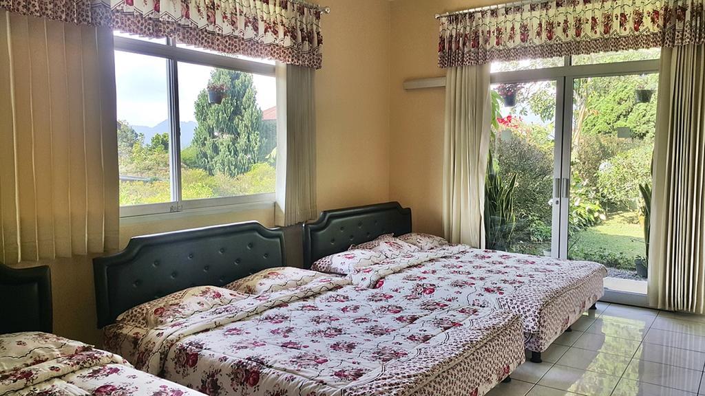 Vila Bunga Merah Gelatik Lembang Extérieur photo