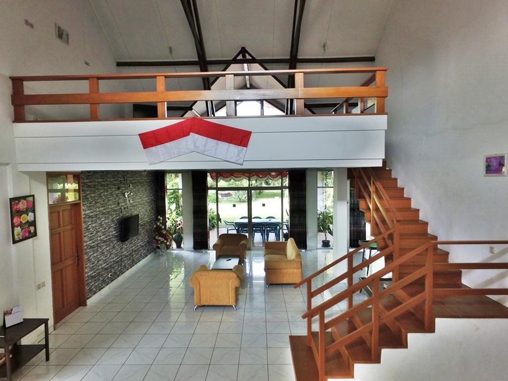 Vila Bunga Merah Gelatik Lembang Extérieur photo