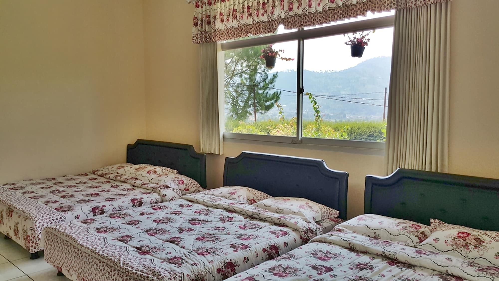 Vila Bunga Merah Gelatik Lembang Extérieur photo